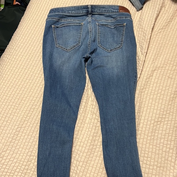 Ripped American Eagle Jeans - Picture 2 of 3